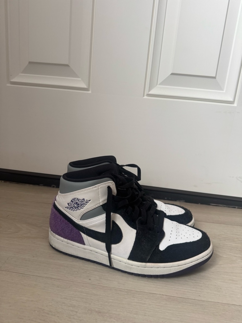 Air Jordan 1 Mid SE Varsity Purple